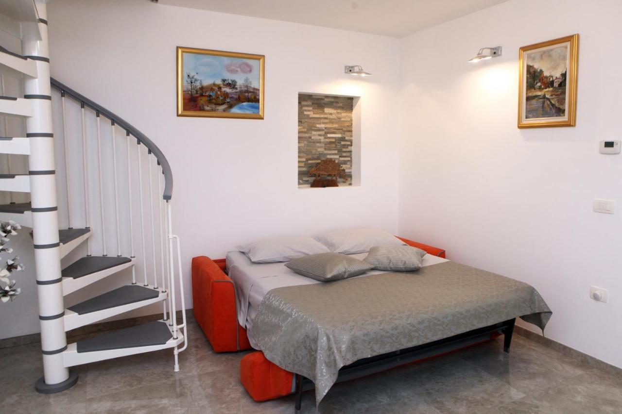 Classy Apartment With Garden View Laura Portorose Esterno foto