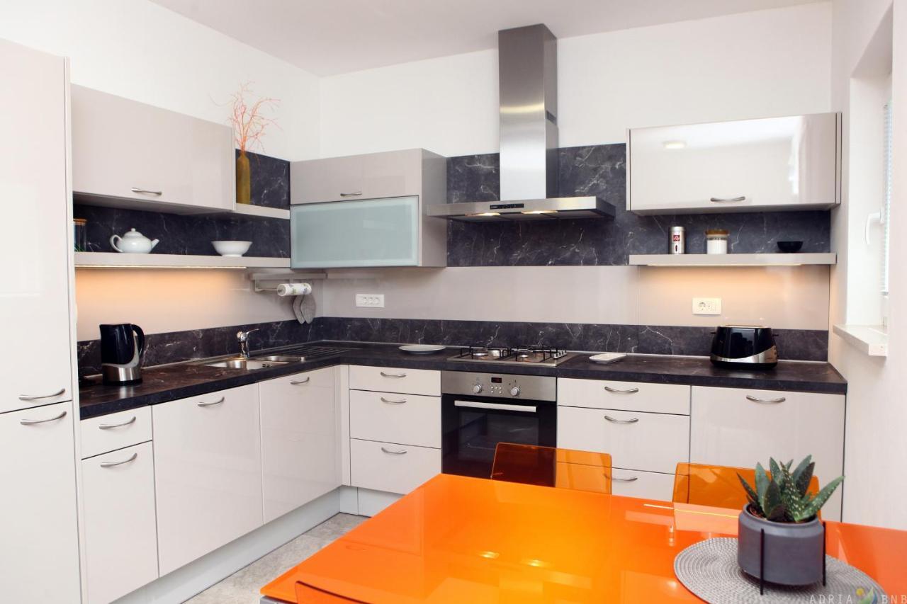 Classy Apartment With Garden View Laura Portorose Esterno foto